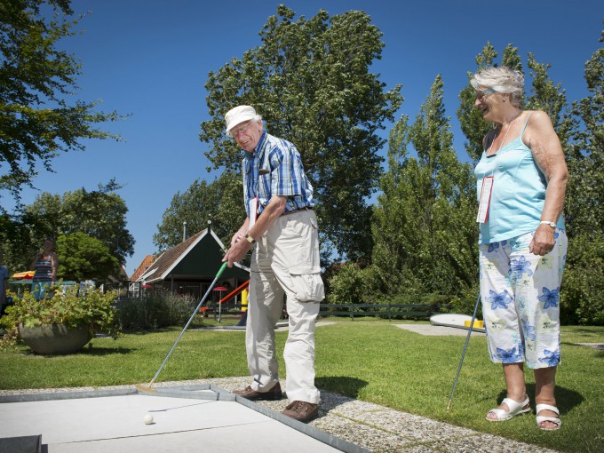 Echtpaar golfen