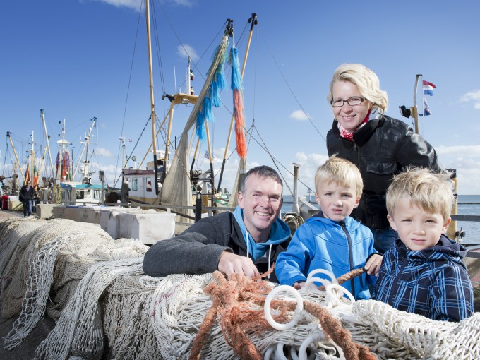Gezin op de haven
