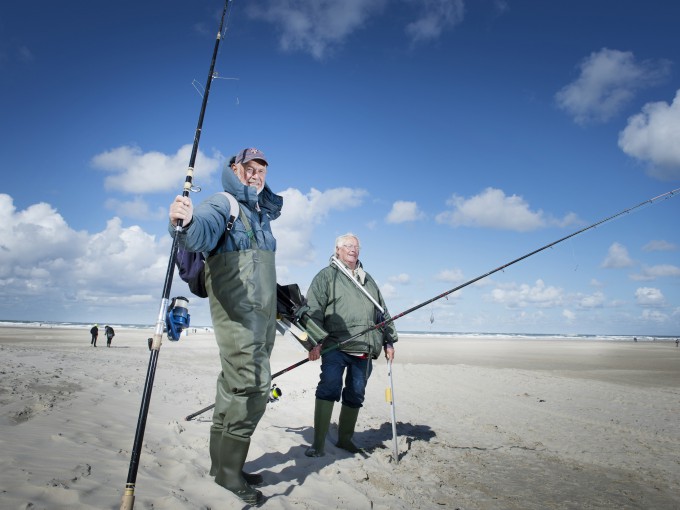 Zeevissers op strand