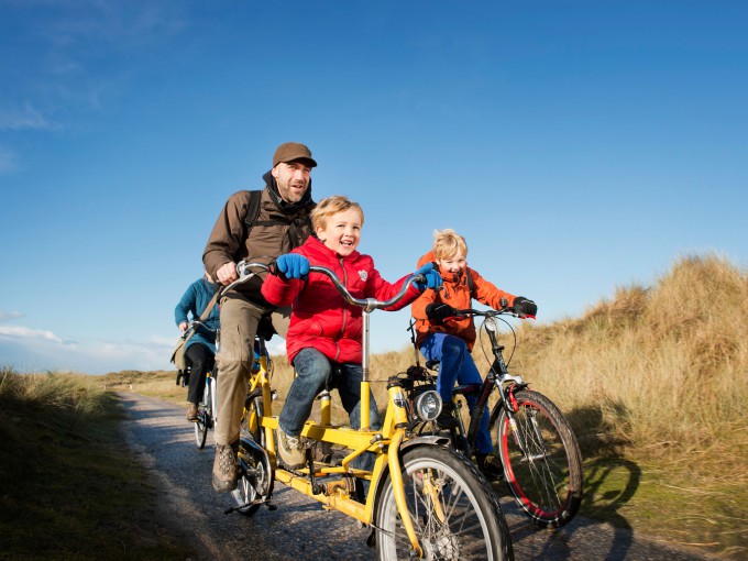 Fietsen door de duinen