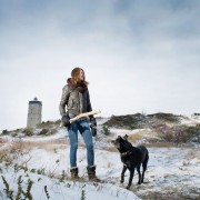 Met de hond in de sneeuw